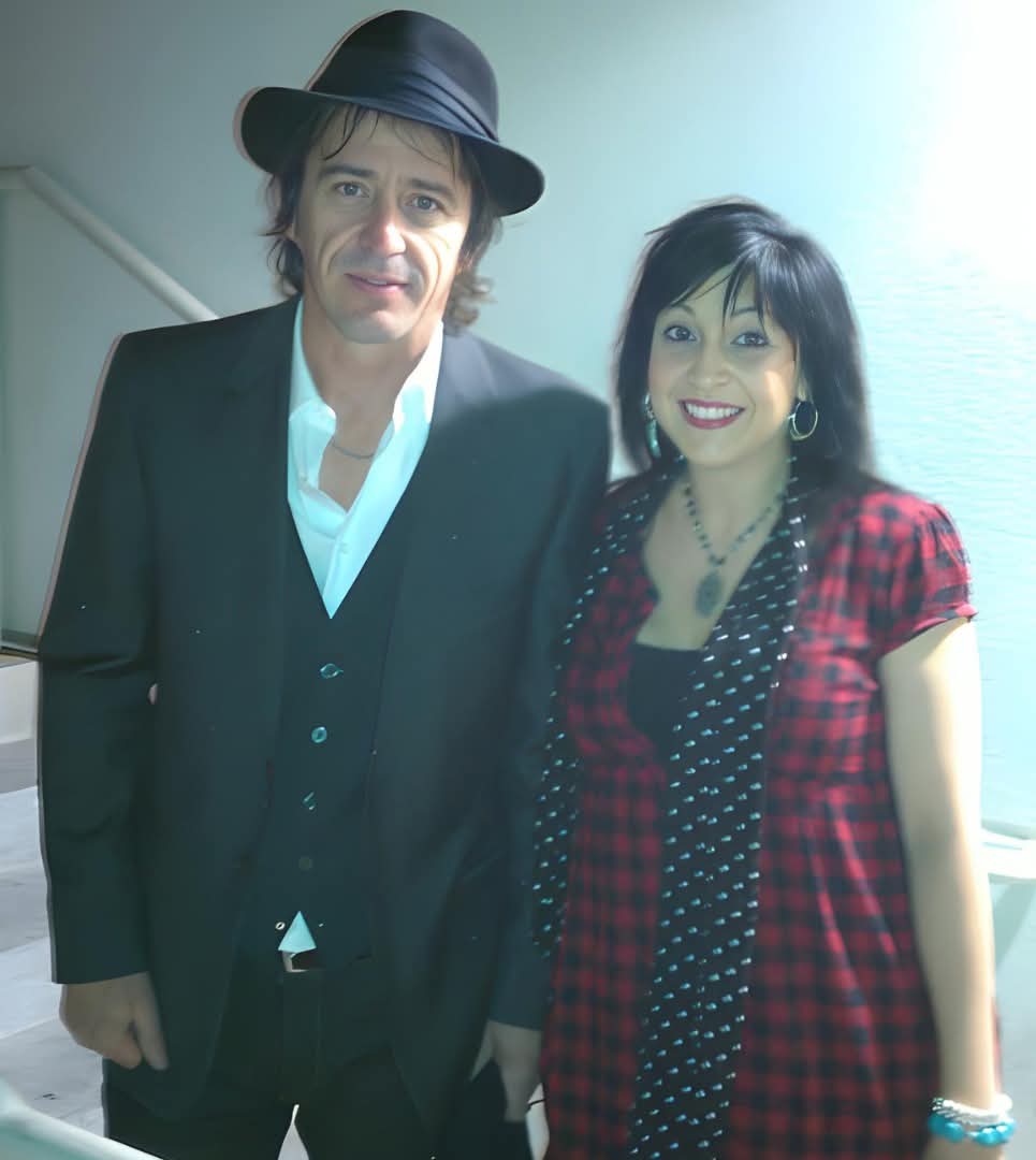 ElPirataErrante's tweet image. Hace un par de días me encontré con esta casi inédita foto junto a su esposa sueca. ¡Cuático! - #WhereSIzzy.