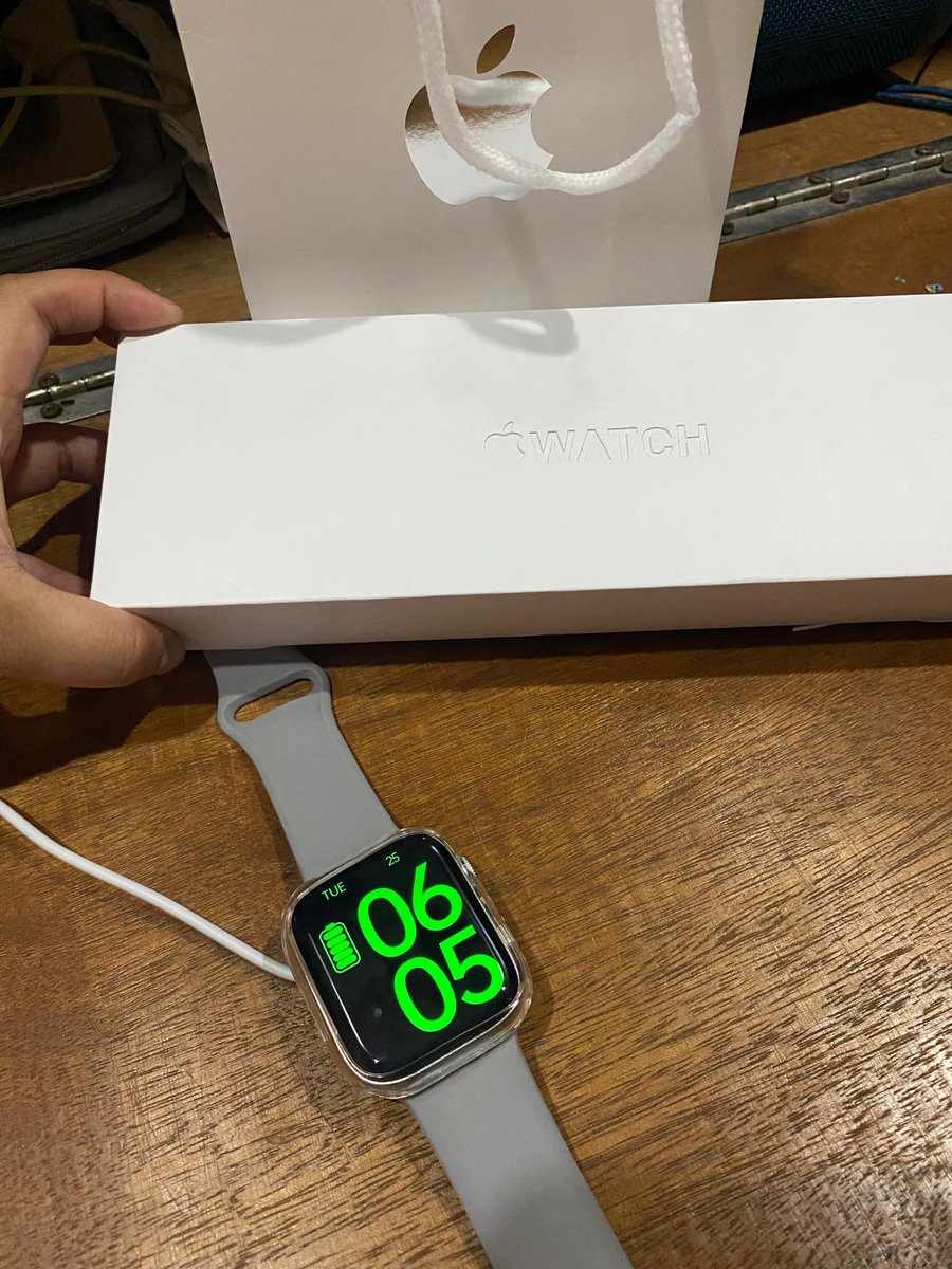 hybecarts's tweet photo. wts lfb ph

series 9 edge to edge screen smart watch (BARELY USED)
color: silver - 45mm

inclusions: 
- watch
- magnetic charger
- manual

rfs: want to change 

₱1,500 only

🏷 iphone ipad apple smart samsung android want to sell buy discounted low price phone mobile cheap https://t.co/WrVmbOEwSw