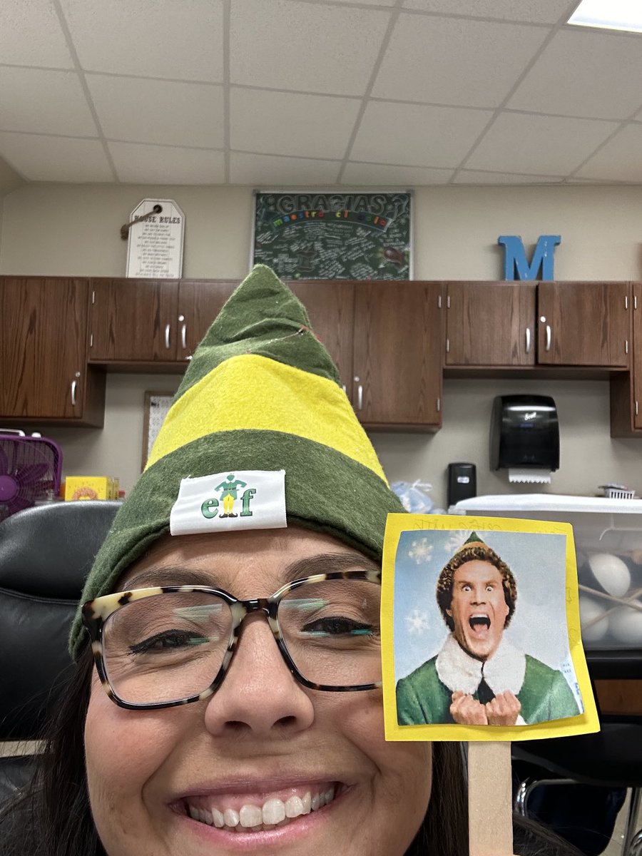 I found Buddie!!  🎄😊. Elfie selfie day. #TEScelebrates