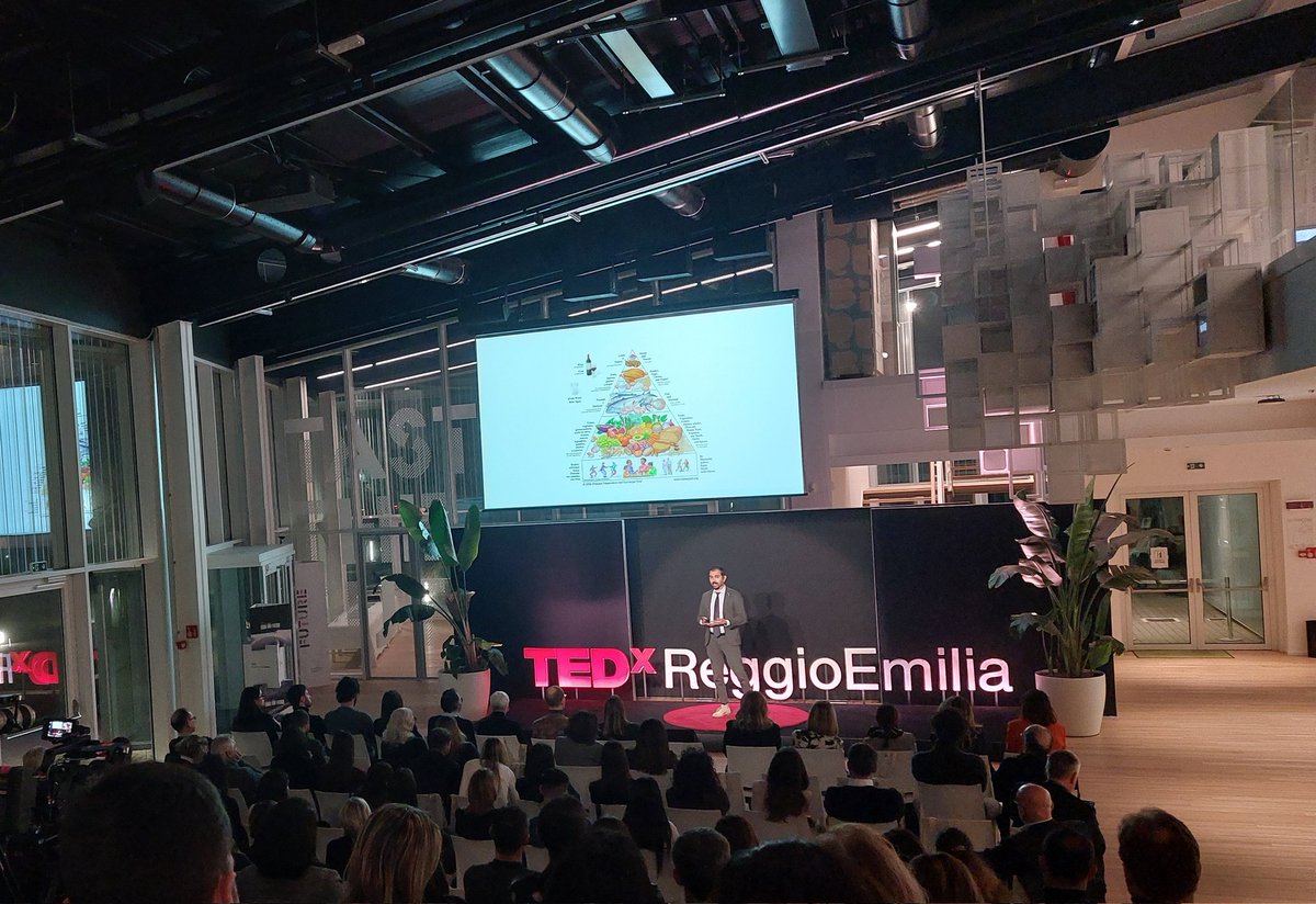 cirfood's tweet photo. Al #CIRFOODDISTRICT all’evento #TEDxReggioEmilia Salon #FOODforFUTURE ci hanno accompagnati in questo viaggio:
❌Marco Annoni
❌Sharon Cittone
❌Gloria Puppi
❌Daniele Del Rio
Ogni ospite ha portato una prospettiva unica e stimolante sul futuro del cibo e dell'alimentazione! https://t.co/I4BznHIgFU