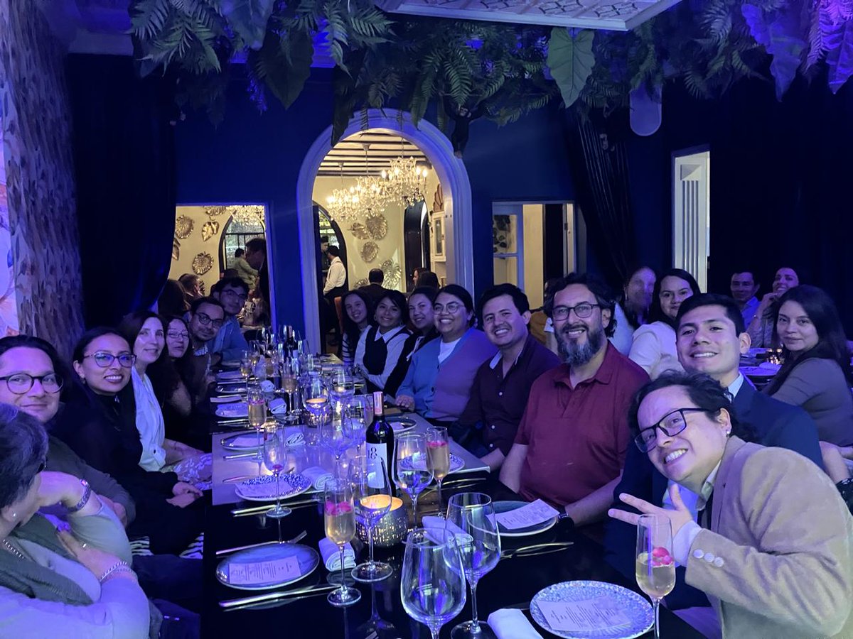 ColmecasA's tweet photo. El día de ayer se llevó a cabo el #CapítuloBogotá, encuentro entre #Colmecasalumni, profesores, estudiantes @CEDUAColmex y la presidenta de @elcolmex.

Al encuentro asistieron #Colmecasalumni del @CEDUAColmex, @CEEColmex, @CEGColmex y @CES_COLMEX.

¡Gracias por acompañarnos! ✨ https://t.co/Rq2Uq4FFiN