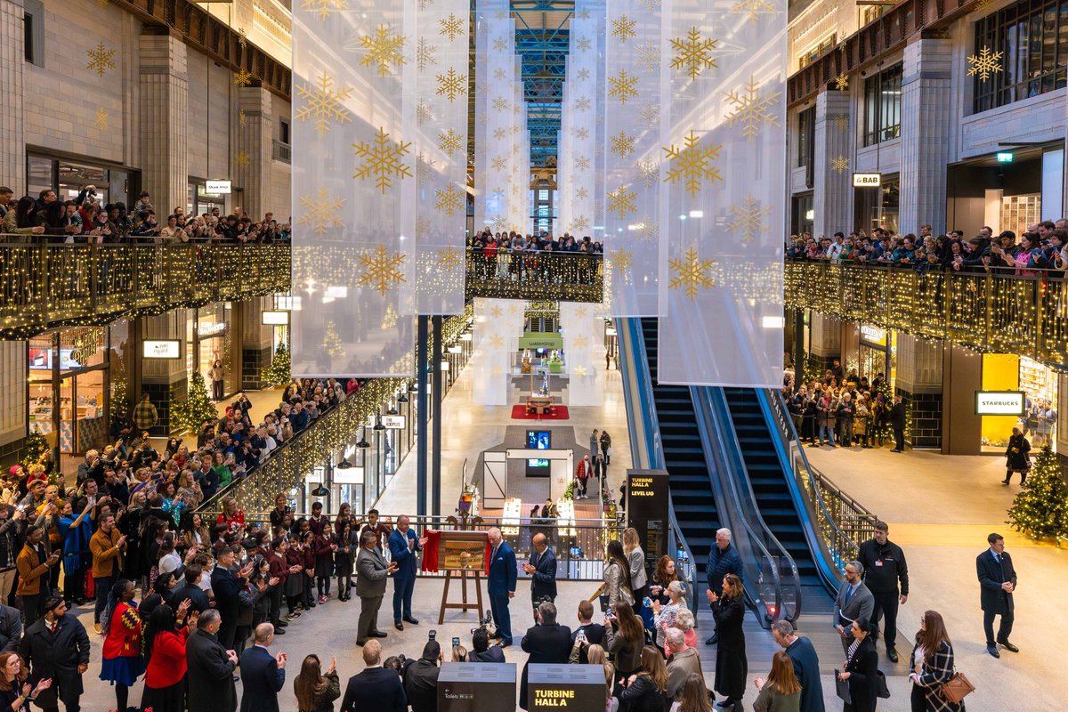 BatterseaPwrStn's tweet photo. We were delighted to welcome His Majesty King Charles III to Battersea Power Station today to experience the riverside neighbourhood’s festive offering, meeting with members of the local community and small business owners taking part in the Curated Makers Christmas Market. https://t.co/di51sOCNgf