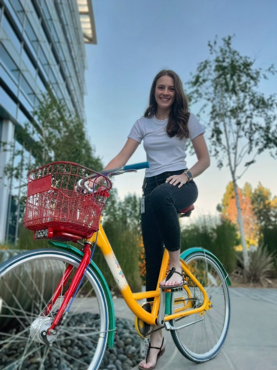 livelovegeek's tweet image. 2️⃣ years of working at @Google today! 

💙❤️💛💙💚❤️

I’m throwing it back to this picture from a couple months ago (taken at Google HQ) to celebrate my 2 year Google-versary. These past two years have been full of amazing people, challenging problems, job pivots, travel,…