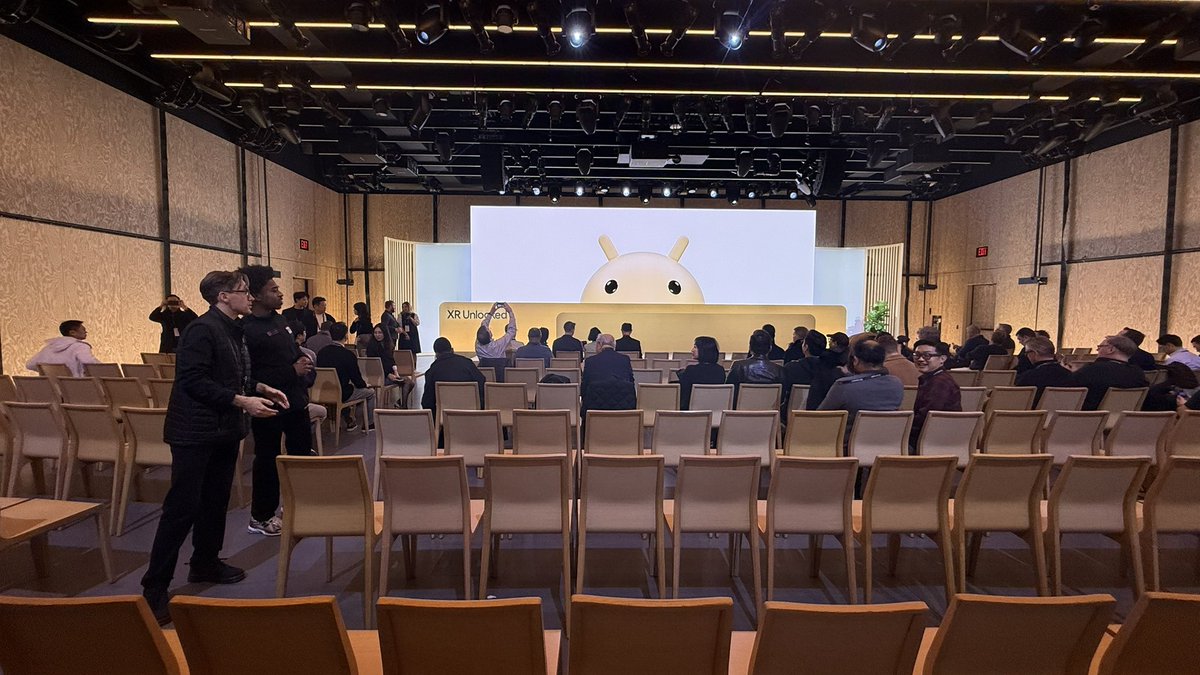 mmkim's tweet photo. Fun to be @Google @Android XR Unlocked event today! 👋🏼 @YasmineEvjen https://t.co/gxyi7iDEzP