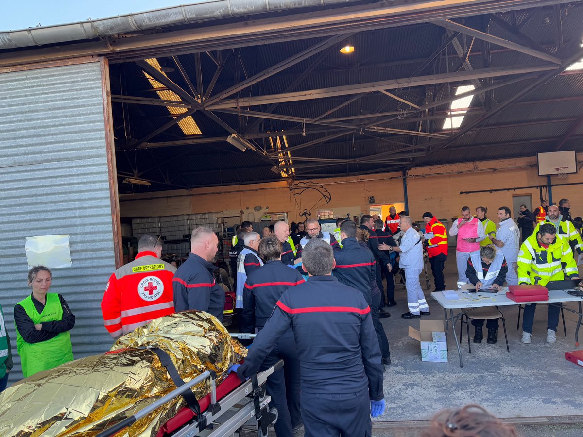 🟢Exercice de sécurité
➡️TEST du plan ORSEC NOVI

👉plan d’urgence destiné à secourir un nombre important de victimes et à organiser les premiers soins
➕de 300 effectifs mobilisés

 La préfète remercie toutes les personnes engagées sur cet exercice 👏

🗞️urls.fr/a8080s