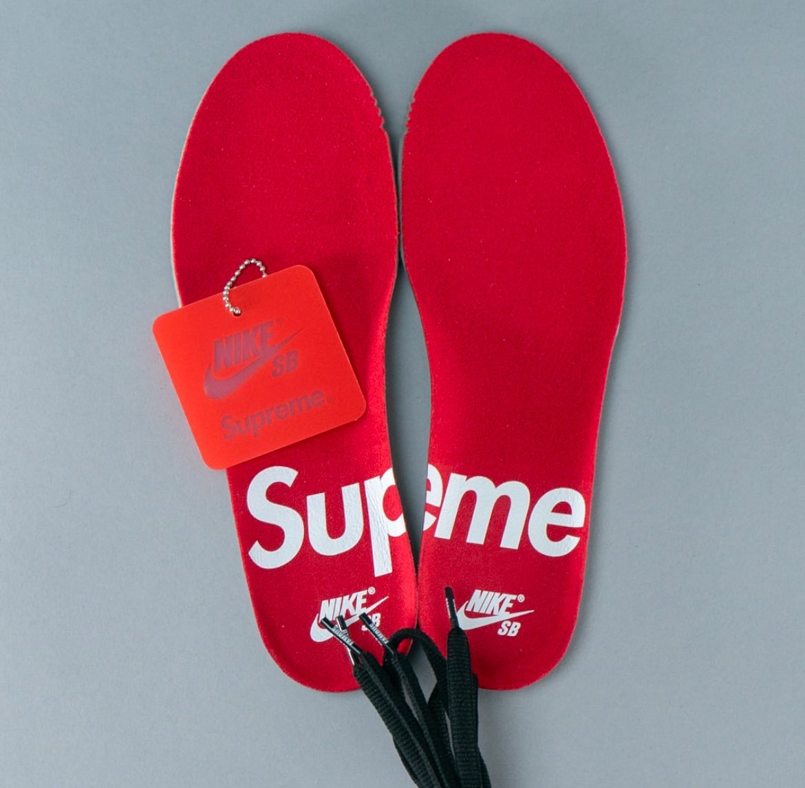 Ovrnundr's tweet image. Supreme x Nike SB Dunk Low “Ink”

• May 2025
• $135 dollars