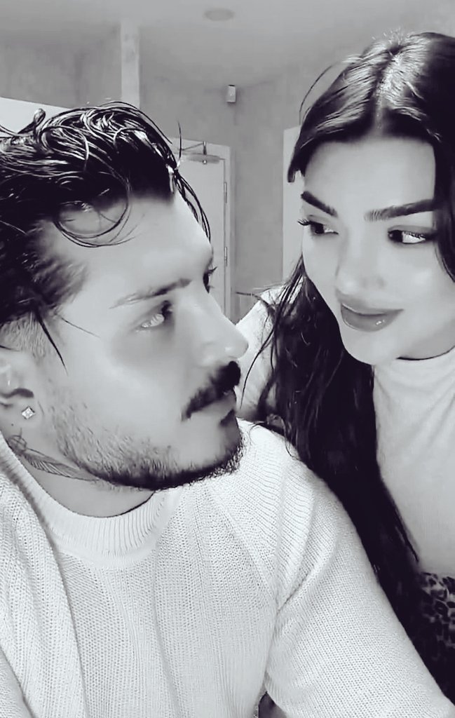 busmer1988's tweet photo. gördüğüm en güzel gözlere sahipsin.🤍🖤
@busseunlu 
@merttinderee 
#busmer https://t.co/BfdgSbkayN