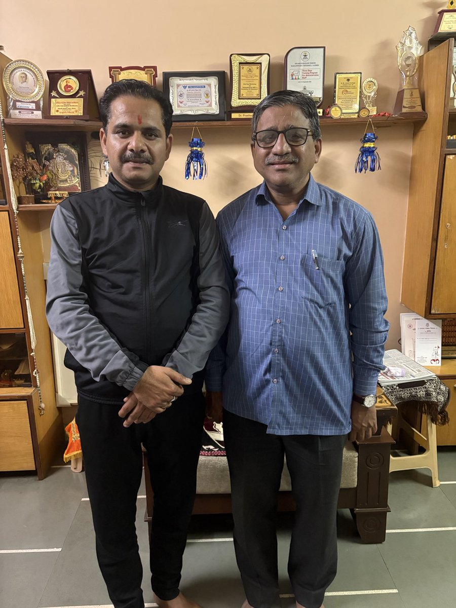 आज ⁦<a href="/Kamalnayan84/">Kamal  Nayan</a>⁩ जी का पश्चिम महाराष्ट्र प्रदेश में केंद्रीय प्रवास का अंतिम दिन था . कमल जैसी कोमल भाषा आज कमल नयन जी के मुख से सुनने का आनंद मिला और हम सब के नयन अंतर्मुख हो गए ⁦<a href="/ABVPAssam/">ABVP Assam</a>⁩ ⁦<a href="/GITESH_D/">Gitesh Dalpat Chavhan</a>⁩
