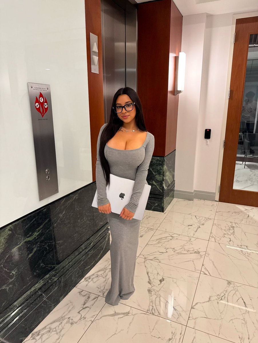 officialsariixo's tweet photo. taking bf applications in the comments 🤭 https://t.co/vmLKJuuQv5