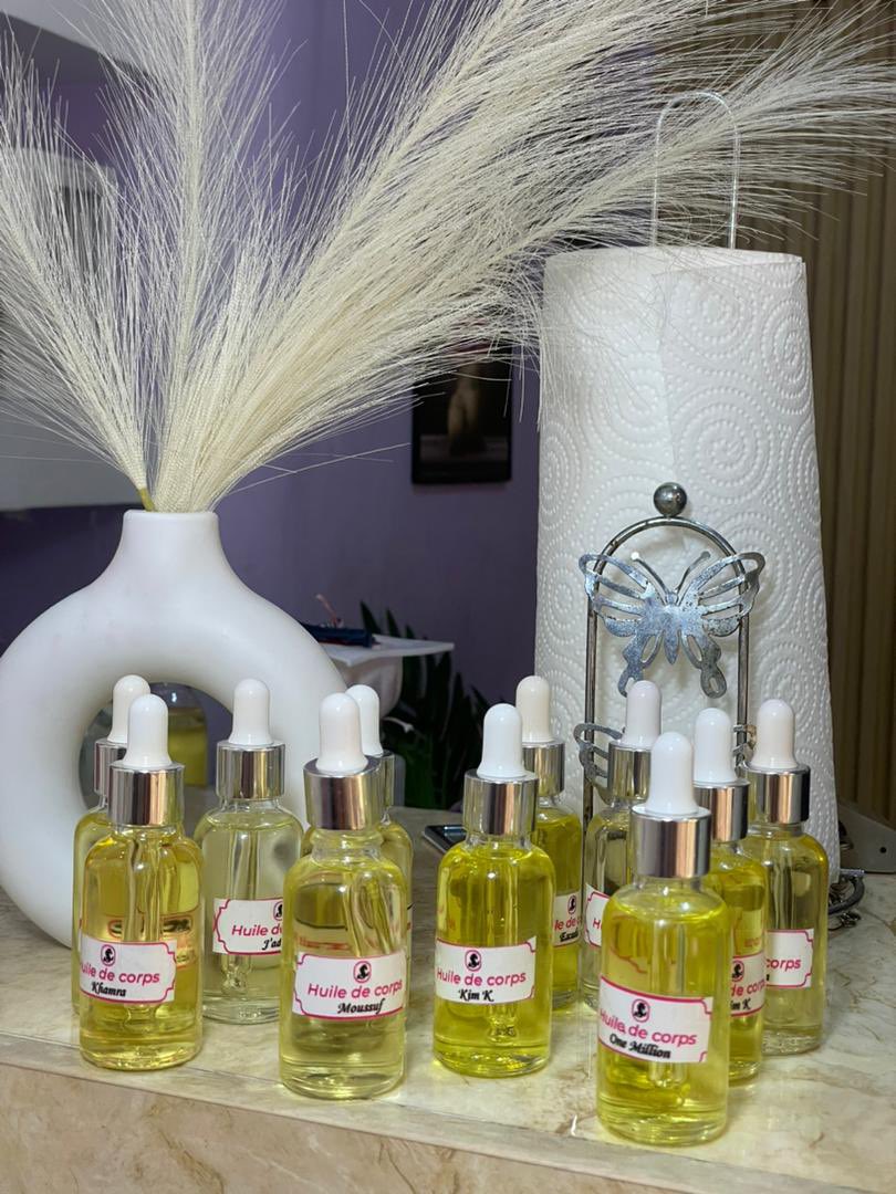 AstoutStore's tweet photo. Huile de parfums sans alcool🤍💕

Prix  🏷️ :

15 ml : 3500frs
30 ml: 6000frs 

#rtapprecié https://t.co/6gqwCretRe