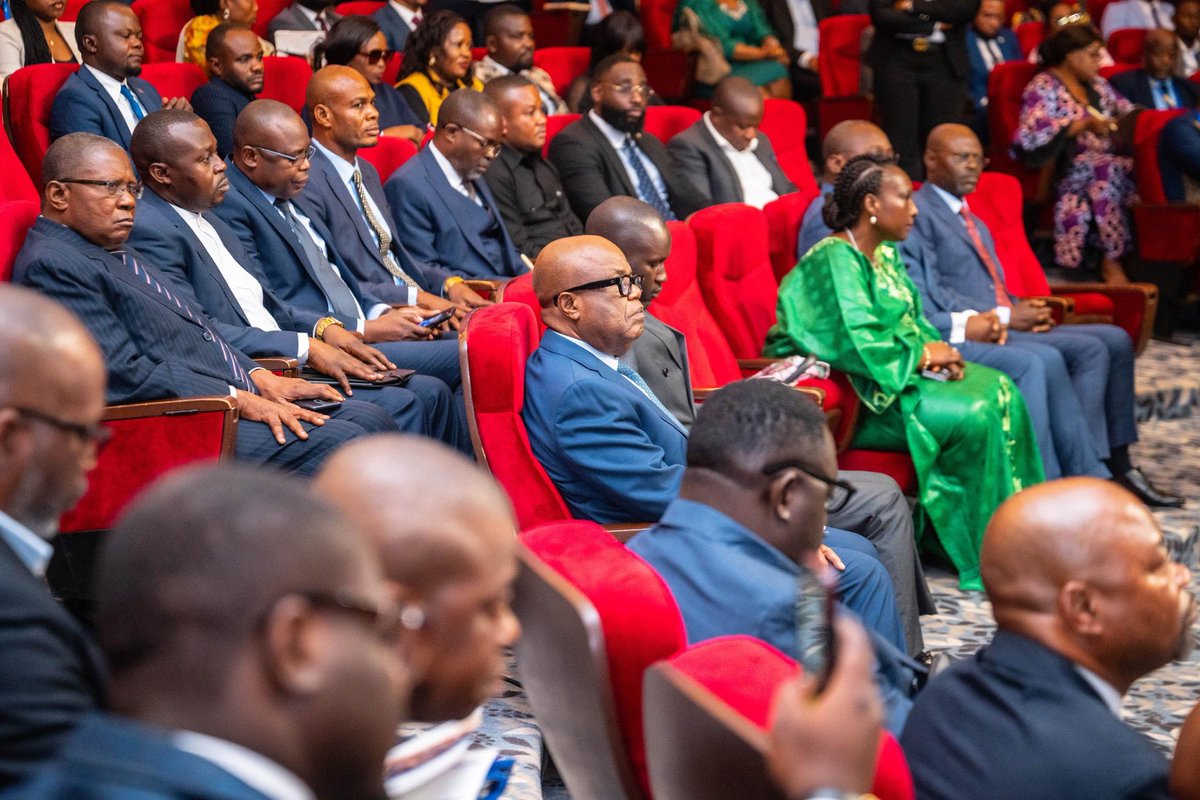 AlphaLima1919's tweet photo. #LaRDC avance avec le lancement officiel du #GEORDC et de son Géoportail national,sous le haut patronage de Mr le Président de la République,Chef de l’État,SE @fatshi13_,et le leadership de Madame la Première Ministre @SuminwaJudith Porté par le Ministre d’État SE Me @Guy_Loando https://t.co/hi0Pt1Fnh1