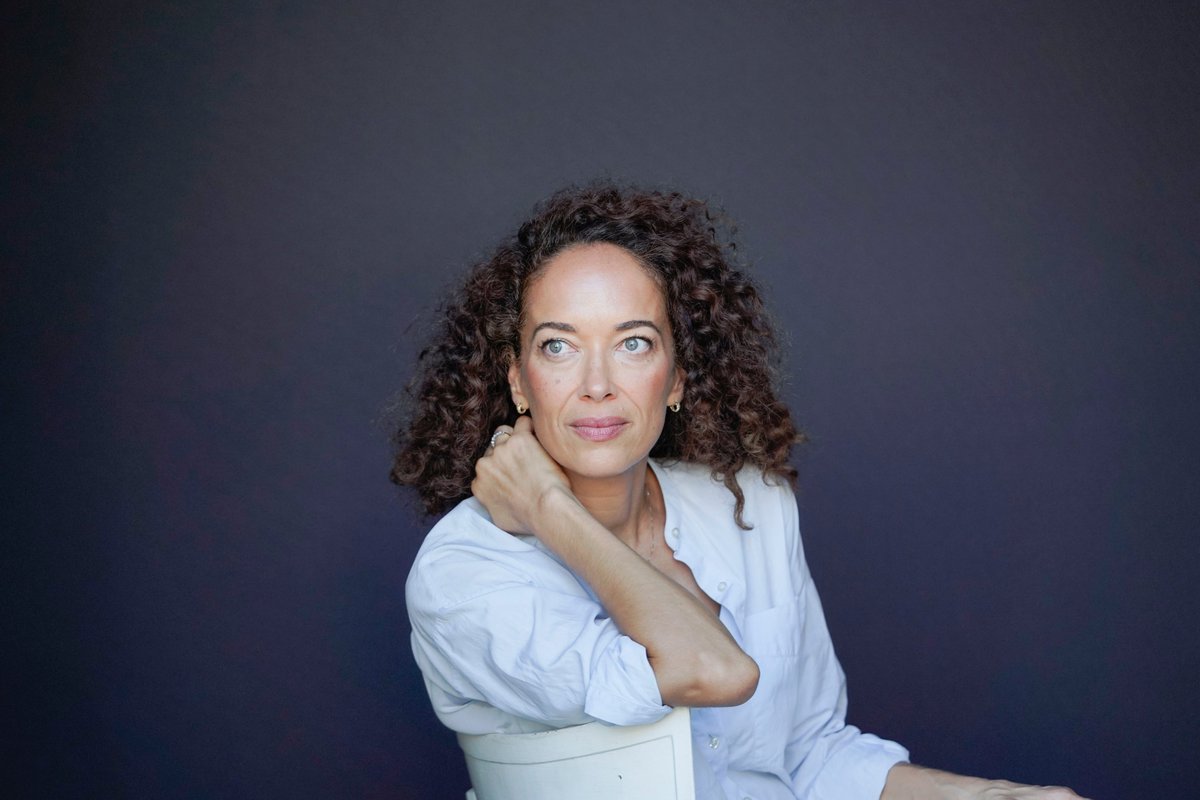 sansebastianfes's tweet image. 🎟️ En cines este viernes - Zinemetan ostiralean

🎞️ #Chaplin, Espíritu Gitano
🎬 Carmen Chaplin

La familia de Charlie Chaplin se embarca en un  revelador viaje por la herencia gitana que inspiró la creación de su  tristemente célebre y querido personaje del vagabundo.

#72SSIFF…