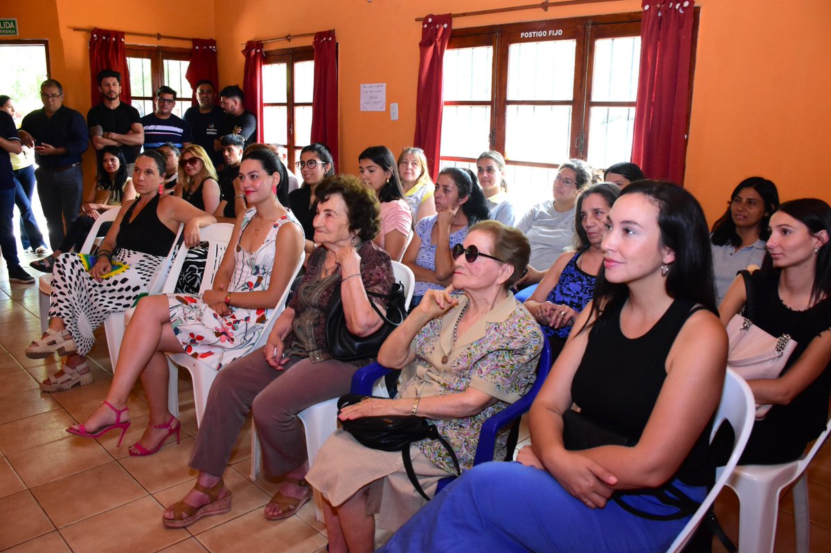 MFlorDestefanis's tweet photo. Hoy recibimos en @SantaRosa_Mza a la Dra. Leticia Katzer con la presentación de su libro: “ Las Catitas, memorias de su gente”. Gracias por ayudarnos a reconstruir con tanto amor y cariño nuestra historia. https://t.co/ocjKPDKmOp
