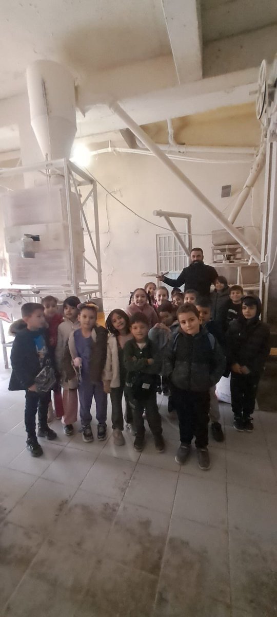 OrayKale's tweet photo. Okulumuz 2/B öğrencileri öğretmenleri Dilek EREN nezaretinde Tutum Yatırım ve Türk Malları Haftası’nda Kale Ziraat Bankası Şubesi, Gökçeören Zeytinyağı Koop. ve Güngören Tarım Ürünleri ve Değirmenciliğe ziyarette bulunup yerli ürünler ve tasarruf konusunda bilgi sahibi oldular. https://t.co/NmDWI5XeJr