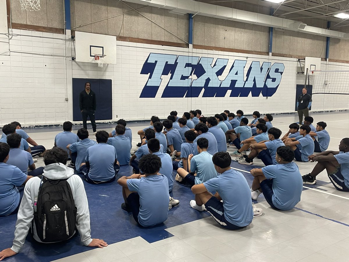Coach Gonzalez M.Ed (@gonz5307) on Twitter photo Thank you to <a href="/ThatBoy_Bank/">DBank ๐ฅท๐พ</a> for coming by to speak to the Texans about overcoming adversity and buying into the process. He did a great job reaching our kids and talking about the grind. Thank you for giving your time to our boys! #TexanPride #PaetowMen <a href="/dbank713tx/">Coach Damon Bankston</a> Thank you to <a href="/ThatBoy_Bank/">DBank ๐ฅท๐พ</a> for coming by to speak to the Texans about overcoming adversity and buying into the process. He did a great job reaching our kids and talking about the grind. Thank you for giving your time to our boys! #TexanPride #PaetowMen <a href="/dbank713tx/">Coach Damon Bankston</a>
