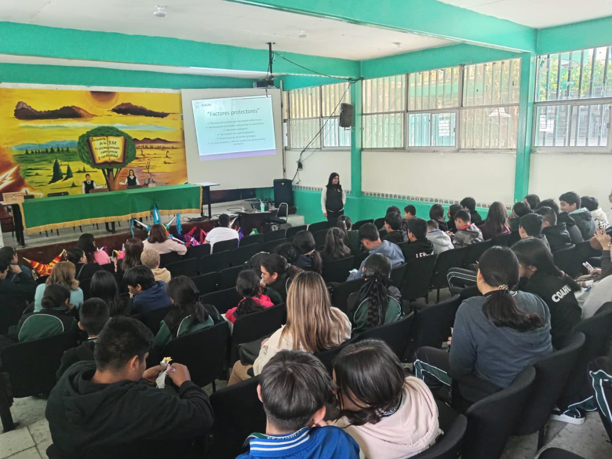 DIF_Saltillo's tweet photo. La Coordinación de Psicología impartió la plática "Alas a la vida" para alumnos de la secundaria #4 con el objetivo de que los alumnos y padres de familia cuenten con información veraz sobre el tema de la conducta suicida
#DIFSaltillo #SaltilloNosUne https://t.co/JD5SQGTHSi