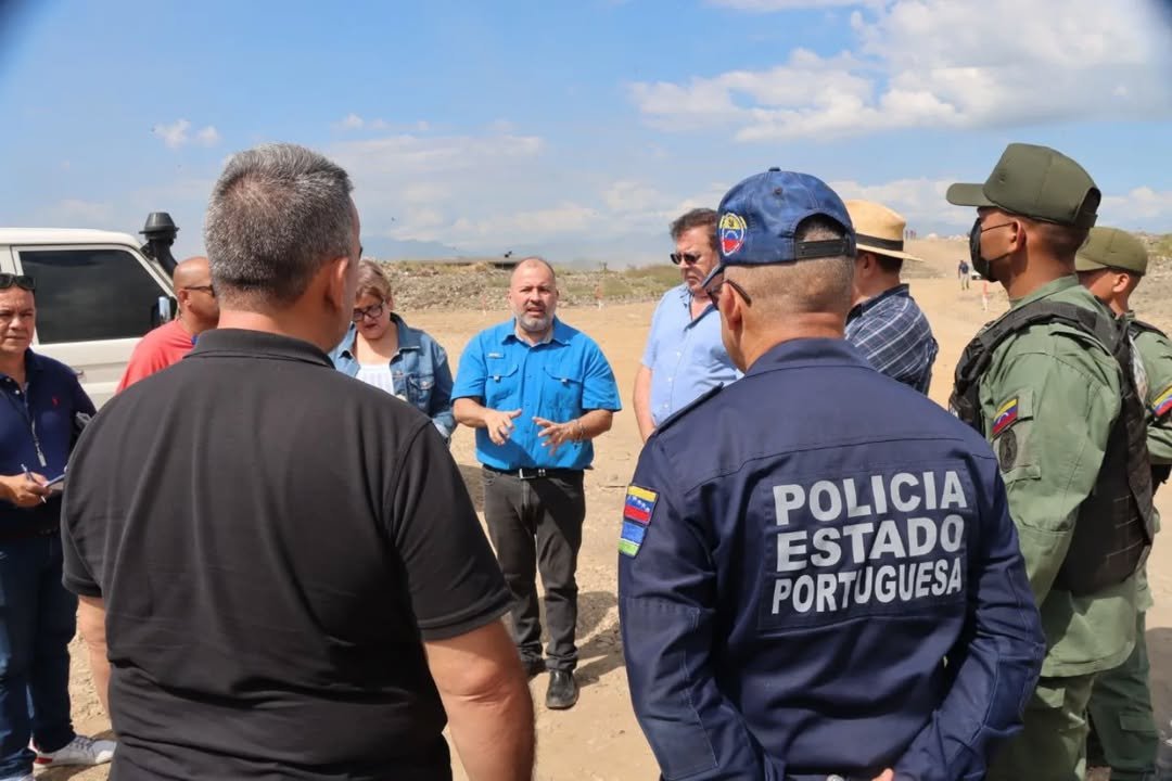 Junto a representantes de la Cámara de Comercio e Industrias de Acarigua - Araure estuvimos en el Relleno Sanitario Mijaguito inspeccionando los avances de los trabajos de saneamiento.

 <a href="/NicolasMaduro/">Nicolás Maduro</a> <a href="/Primitivo_Ceden/">Primitivo_Cedeno</a>