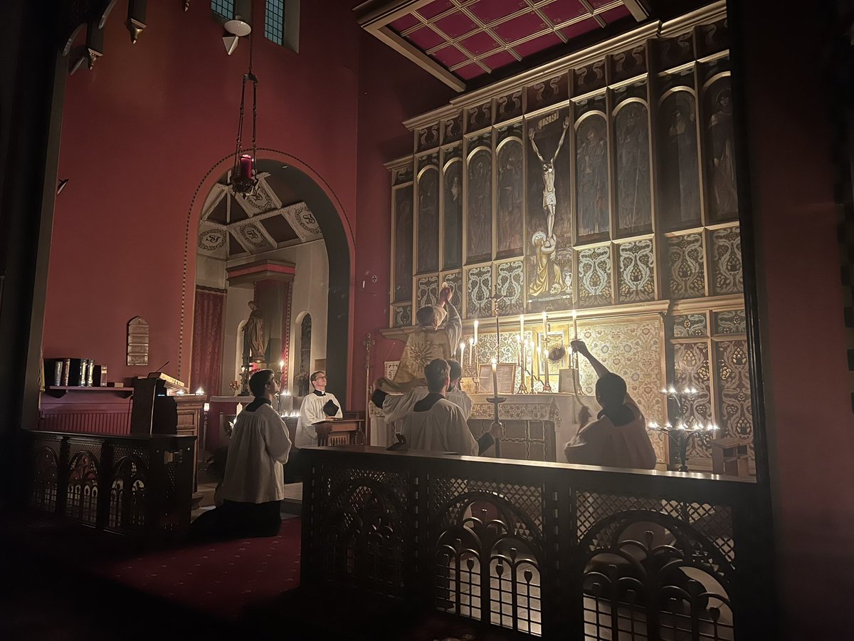 LdnJuventutem's tweet photo. A few photos from our beautiful Rorate Mass last Friday.

We resume after the Christmas break on Friday 17th January - see you all then! https://t.co/dJcI7DiUGZ