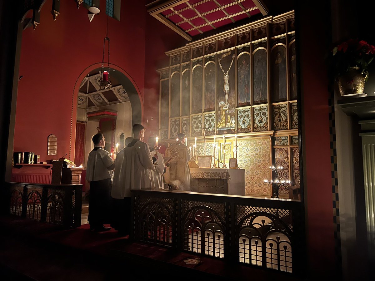 LdnJuventutem's tweet photo. A few photos from our beautiful Rorate Mass last Friday.

We resume after the Christmas break on Friday 17th January - see you all then! https://t.co/dJcI7DiUGZ