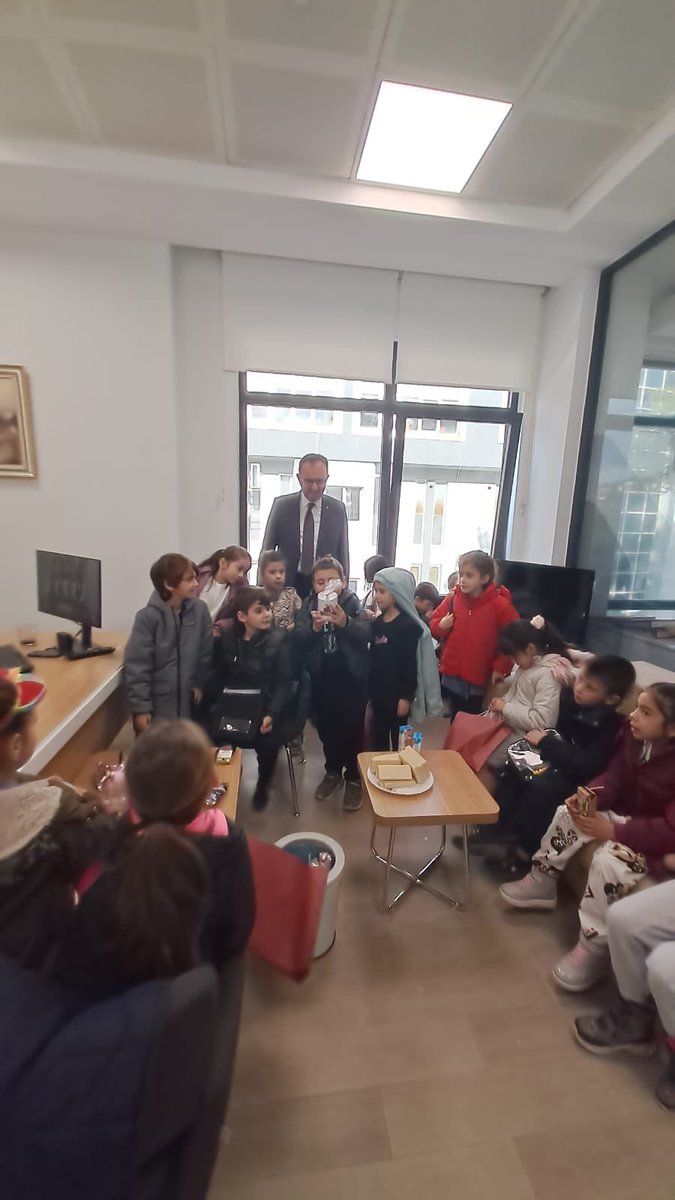 OrayKale's tweet photo. @kalemem20 @totak2066 @KaleKitapOkuyor @sinemkacmaz @DilekEREN128973 Okulumuz öğrencilerini ağırlayan Ziraat Bankası Kale Şubesi Müdürlüğüne, Gökçeören Zeytinyağı Kooperatifine ve Güngören Tarım Ürünleri ve Değirmenciliğine teşekkür ederiz. https://t.co/7fOkuhJKTC