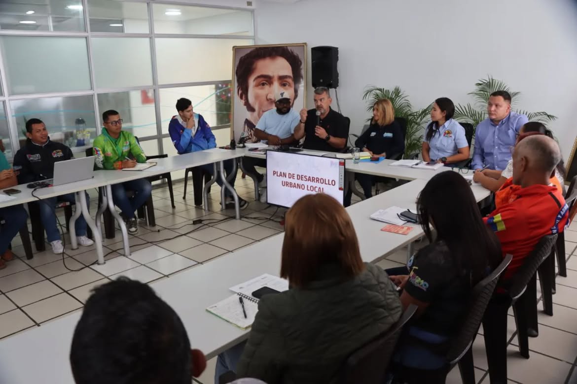 Como parte de los esfuerzos que venimos realizando en materia de organización, en articulación de todos los niveles de Gobierno, a través del IMPU realizamos el 1er Encuentro para la Instalación de la Comisión Ampliada de Urbanismo, para la construcción del PDUL