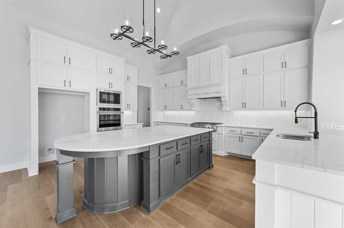 ToniHitchRealty's tweet photo. large dining room are perfect for entertaining. 5 bedrooms/5.5 baths/4 car garage 5185 SF $1,454,481 Prosper  Toni Hitch (Broker) 972-768-0029 Toni Hitch Realty  https://t.co/4Kzzhx6is9 https://t.co/8W8lywYtLr