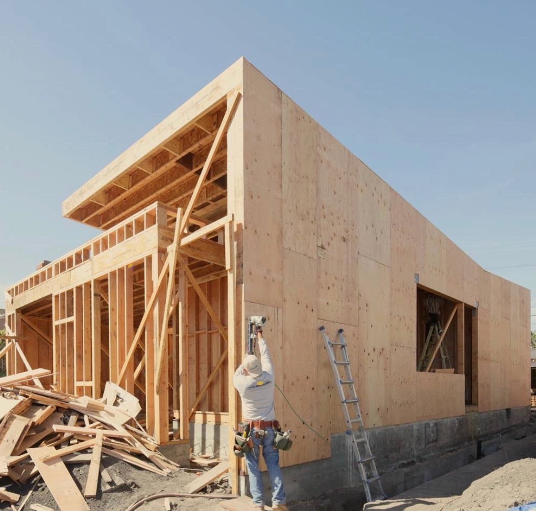 Alloi's tweet photo. The finish line is in sight for our Loft House project! Swipe to see an earlier in-progress shot, followed by the latest updates on the exterior and master bath. https://t.co/m0rb2OvxVa