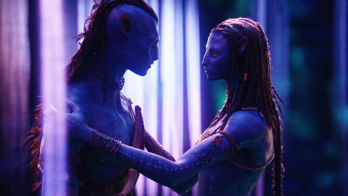 JackOCine's tweet photo. James Cameron coordonne sa passion pour la science-fiction, ses valeurs écologistes, son ambition autour des nouvelles technologies et son amour pour les récits universels, et accouche d'un blockbuster qui tire légèrement vers le bleu : la révolution #Avatar fête ses 15 ans. https://t.co/oJzXVninWB