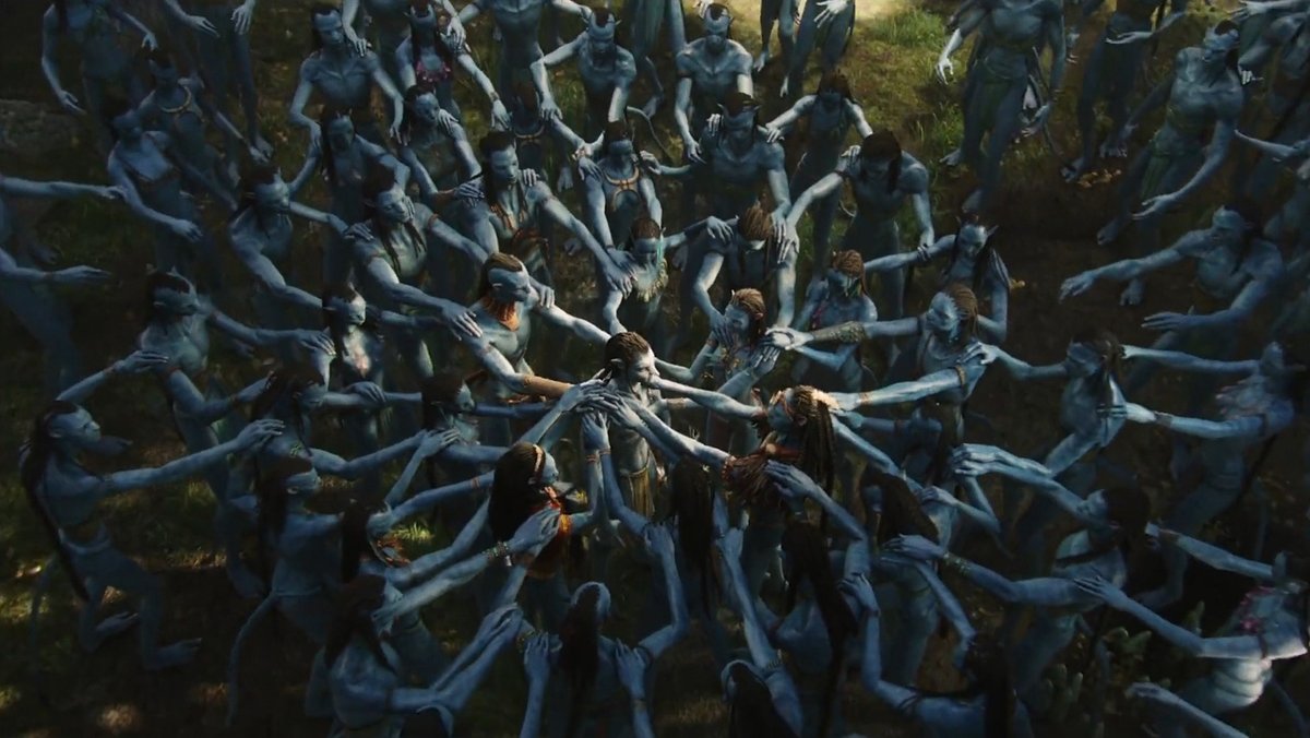 JackOCine's tweet photo. James Cameron coordonne sa passion pour la science-fiction, ses valeurs écologistes, son ambition autour des nouvelles technologies et son amour pour les récits universels, et accouche d'un blockbuster qui tire légèrement vers le bleu : la révolution #Avatar fête ses 15 ans. https://t.co/oJzXVninWB