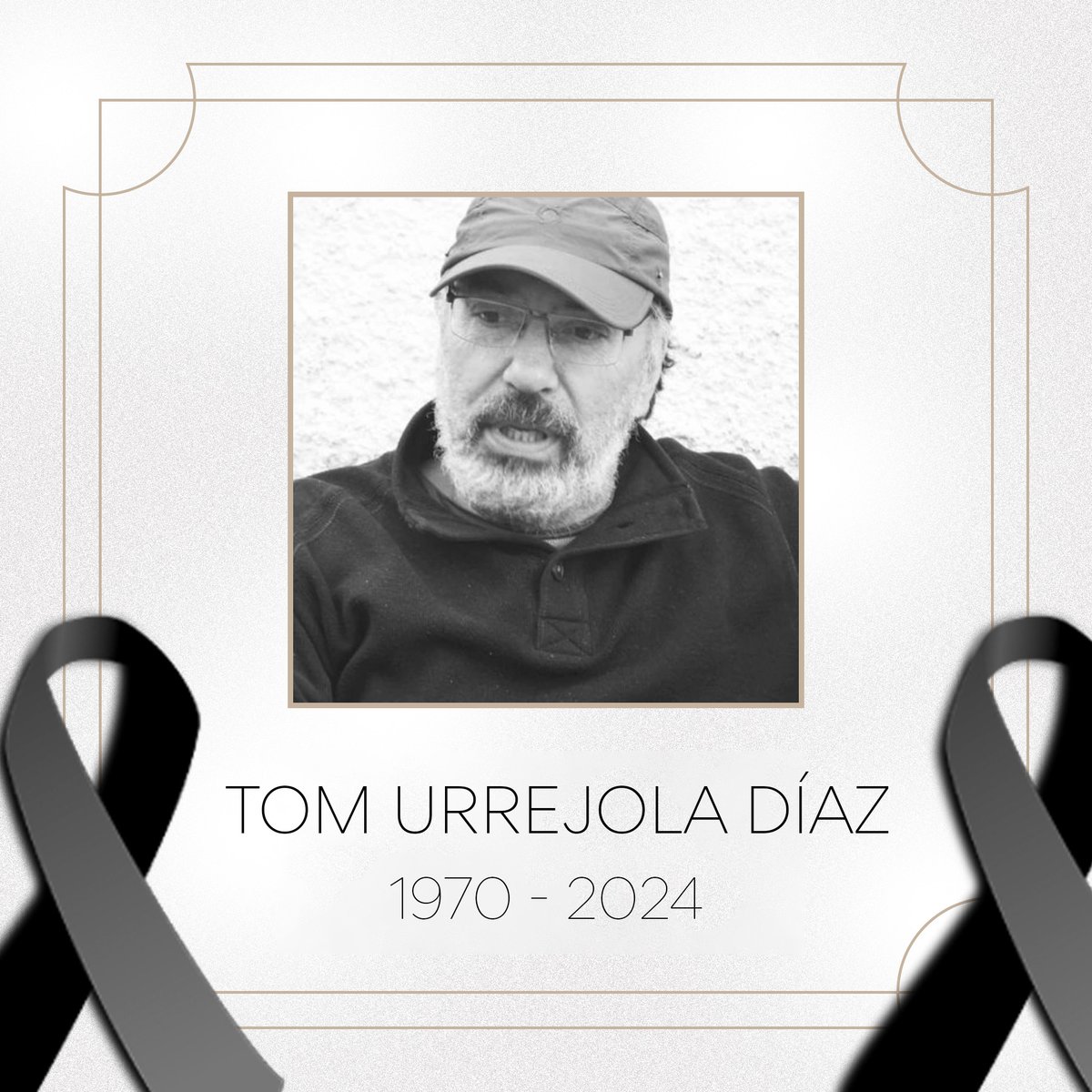 Lamentamos el sensible fallecimiento del actor y cantante Tom Urrejola Díaz. Mandamos nuestras condolencias a su familia, amigos y colegas del gremio. Descanse en paz y siempre lo recordaremos en sus increíbles interpretaciones  🕊️