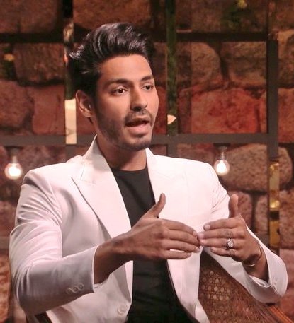 Mohd_ammar4khan's tweet photo. Whom do you support 
#BiggBoss18 

Like for.    #RajatDalal 
Rt for.     #DigvijayRathee https://t.co/tsB4TTAkrw