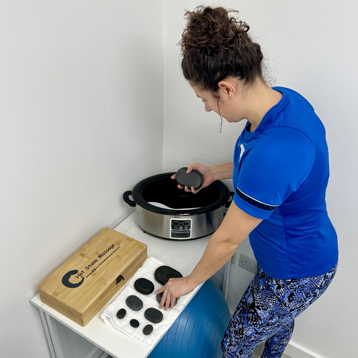 Return2YouUK's tweet photo. 🌟 Exciting News - Rebecca is now qualified to offer Hot Stones Sports Massage! 🌟

60 and 90 minute appointments can now be booked through the online booking system on the website and new Christmas Gift e-Vouchers are also available to purchase! 💻 📩

#SportsMassage #HotStones https://t.co/SZxbHxm3Nm