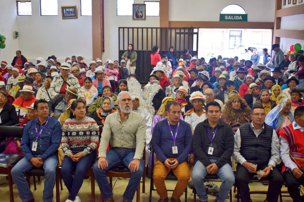 goberazuay's tweet photo. 📍#SanFernando|| Junto al GAD Municipal, Tenencia Política, Comisaría y @AzuayInclusiva6 se realizó el programa navideño para grupos de atención prioritaria (adultos mayores y personas con discapacidad).
🫱🏽‍🫲🏾El trabajo entre gobierno central y local es por y para nuestra comunidad. https://t.co/BOGODvdxjp