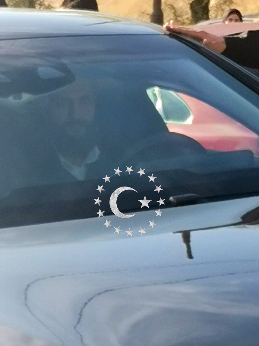OkcularTepesi13's tweet image. Emevi Camii'nde 

MİT Başkanı İbrahim Kalın 😎🇹🇷 şoförü Ebu Muhammed Colani. Suriye 'den tüm terör örgütü ➡️Pkk-Ypg-Sdg temizlenmesi gerekiyor. #Metehan #MFFvGS #Batshuayi