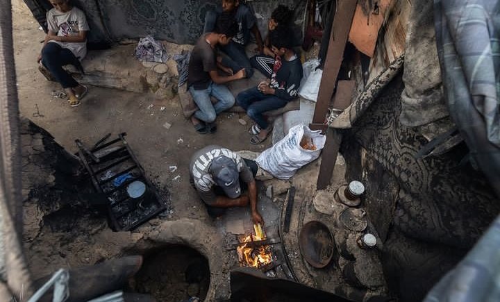 AnyHashish's tweet image. Kitchen and bathroom, kids play area in one place
Help us with the donation link 
gofundme.com/f/support-a-di…