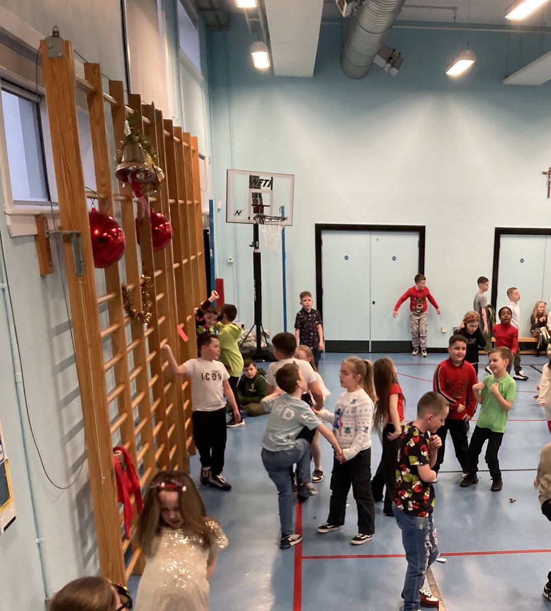 GisbeyMrs's tweet photo. Christmas 🥳 party ! 
@P4_3MrsMillar 
@MissDochertySTA 

We danced our socks off yesterday at the Christmas party!
🪩 🕺 💃 https://t.co/vb2iQTQCxf