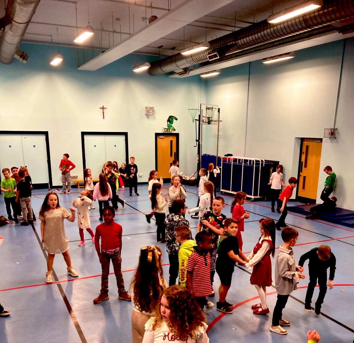 GisbeyMrs's tweet photo. Christmas 🥳 party ! 
@P4_3MrsMillar 
@MissDochertySTA 

We danced our socks off yesterday at the Christmas party!
🪩 🕺 💃 https://t.co/vb2iQTQCxf