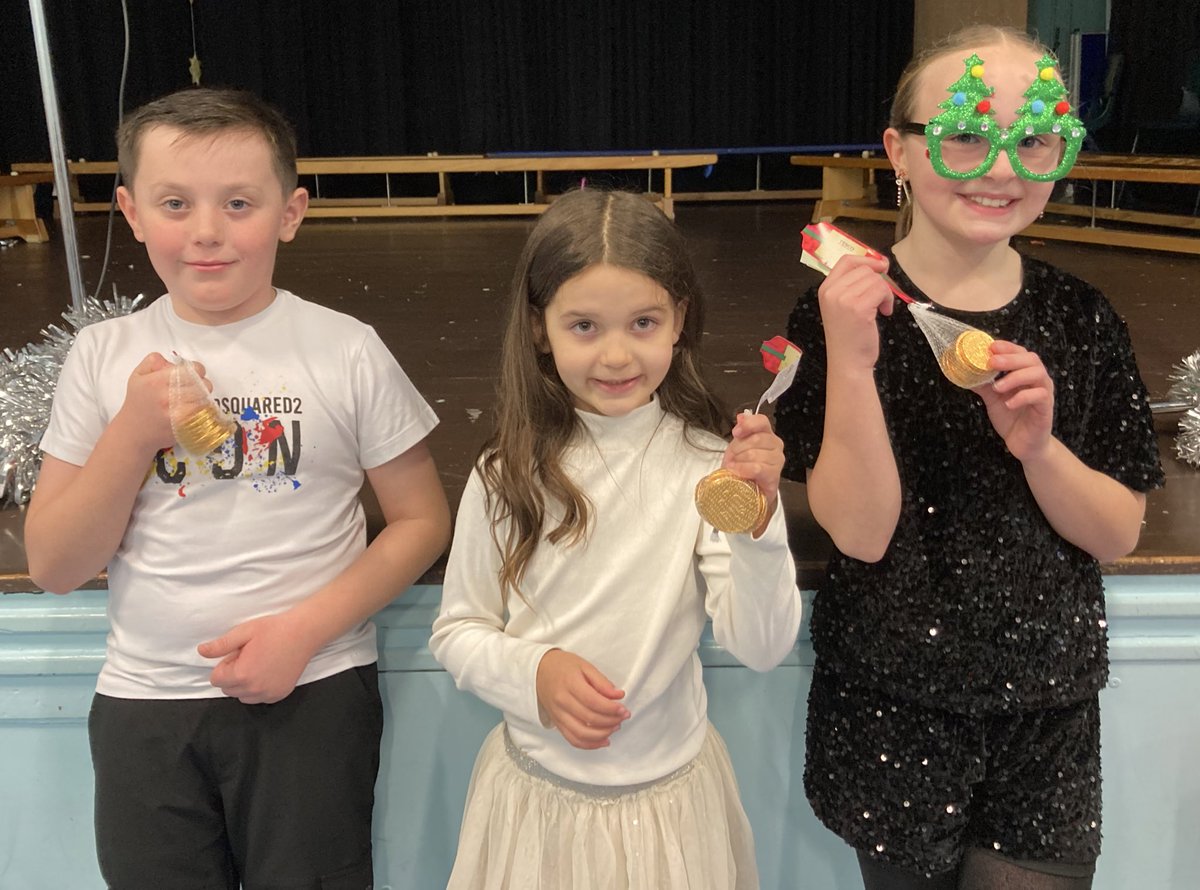 GisbeyMrs's tweet photo. Christmas 🥳 party ! 
@P4_3MrsMillar 
@MissDochertySTA 

We danced our socks off yesterday at the Christmas party!
🪩 🕺 💃 https://t.co/vb2iQTQCxf