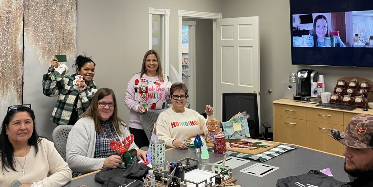 hannareporting's tweet photo. Tis the Sesaon..Secret Santa Festivities!๐
#JollyFun๐ #SecretSanta๐ #HannaTeam #CourtReporting https://t.co/Y5HawCxYuE