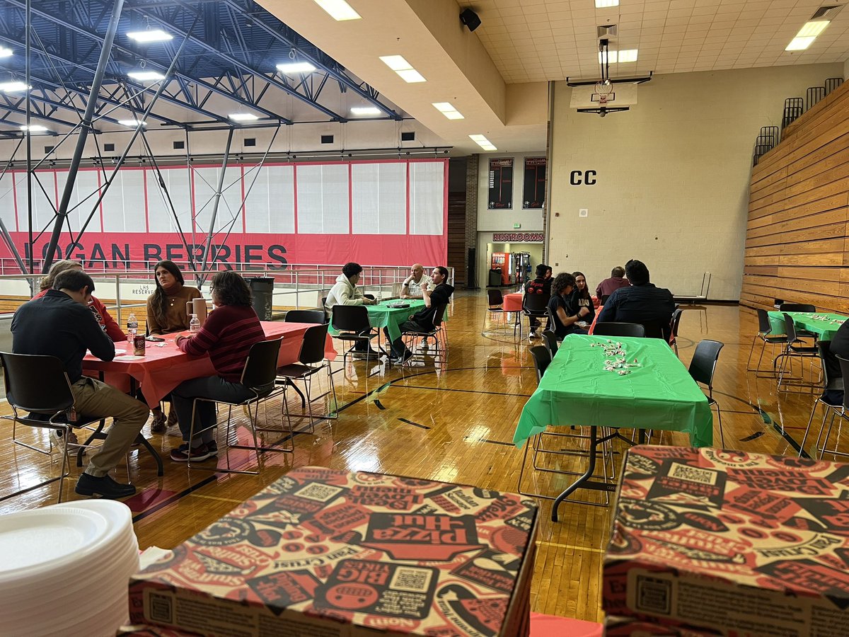 BerryStudentCo's tweet photo. Best of the Berries Pizza lunch today sponsored by Student Council, donation of water from Logansport Savings Bank and pizza from Pizza Hut. Thank you for a great semester Berries! Finish strong on your finals next week! We are Berry Proud of you!! ❤️💚🤍❤️💚 @LHS_Berries https://t.co/OM3inufjET