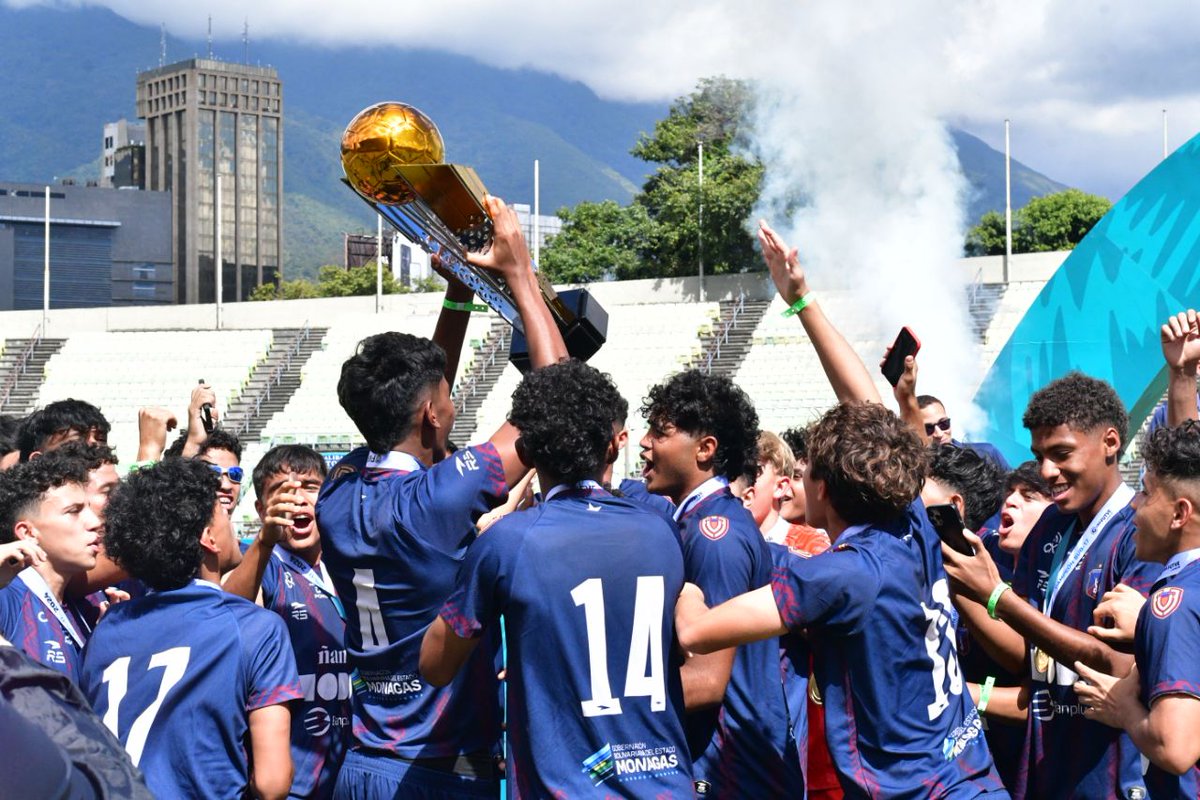 afemonagas's tweet photo. La AFEM celebra junto a la categoría Sub-17 del Monagas Sport Club por haber salido campeón de la Liga FUTVE Junior 2024 tras vencer a Estudiantes de Mérida 3 goles a 0 con doblete de Diego Requena y el siempre sobresaliente Yerwin Sulbarán.

📷 Prensa Monagas SC https://t.co/VkQHPNUwXj