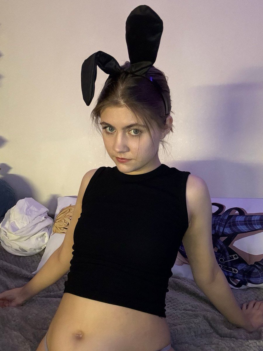 BlueberyKitty's tweet photo. I've got a present for you >ᴗ<    
⋆ NO PPV ⋆ FREE ⋆     
｡‧˚ʚ🍓ɞ˚‧｡

https://t.co/WluhQGbID2 https://t.co/Kwc3fzXukE