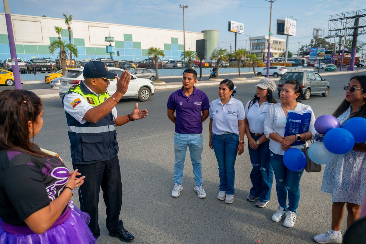 Zona5Inclusiva's tweet photo. 📍 #Salinas | Como parte de la campaña #DerechosConDignidad2024 liderada por el #Mies, se realizó una activación para sensibilizar a la ciudadanía sobre el trabajo infantil y la mendicidad en la que participó la @comisiondetransitodelecuador con su unidad de Educación Vial. https://t.co/MZ20FOsPVP