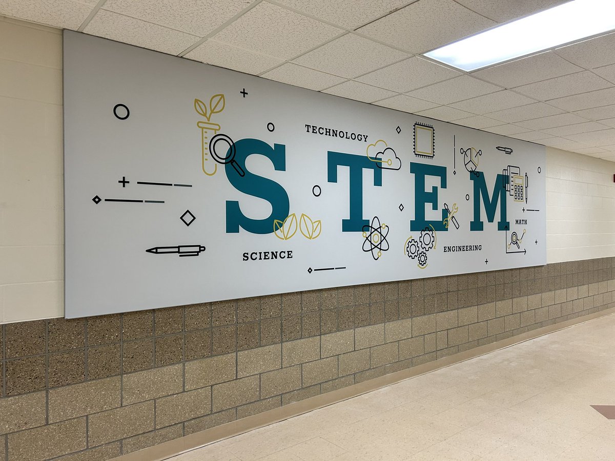 MrsKatieNiemann's tweet photo. Exciting things happening at @mps_russell 🔬🧬🧪🧮💻 https://t.co/2u2PeL3aiZ