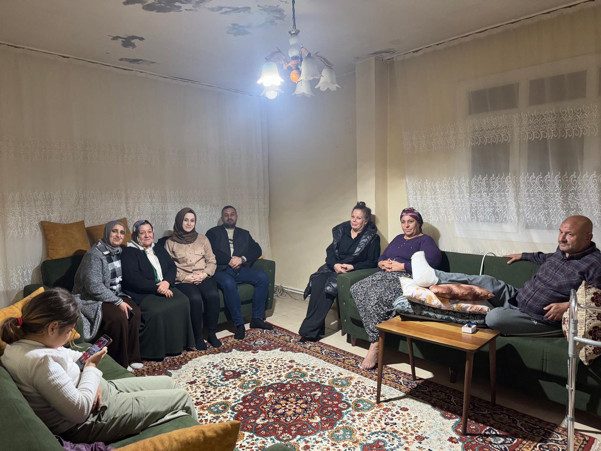 Kadın Kolları Başkanımız Kezban IRMAK ve yönetim kurulu üyelerimiz ile birlikte Mehmet ŞAFAK amcamız'a geçmiş olsun ziyaretinde bulundular.Rabbim bütün hastalara şifa versin inşallah.
#AkKadınlarSahada🇹🇷🇹🇷

<a href="/mehmetonturktr/">Mehmet ÖNTÜRK</a> 
<a href="/DMustafaErdogan/">Mustafa Erdoğan</a>
<a href="/avfatmagulcalim/">Av. Fatma Gül Çalım</a> 
@ademyesildaltr