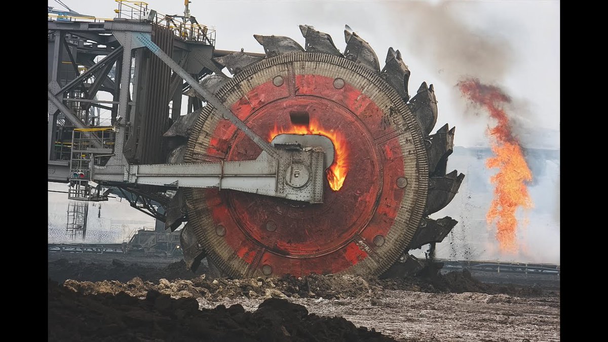 📳 Votre smartphone contient 40 métaux stratégiques. Terres rares, lithium etc, ces ressources sont partout... mais ces trésors un coût 🌱🗣️💥.

Découvrez les enjeux que cachent les métaux de la transition énergétique dans notre nouveau mini-docu : 🎬 youtu.be/zjmajdnNQN0?si…