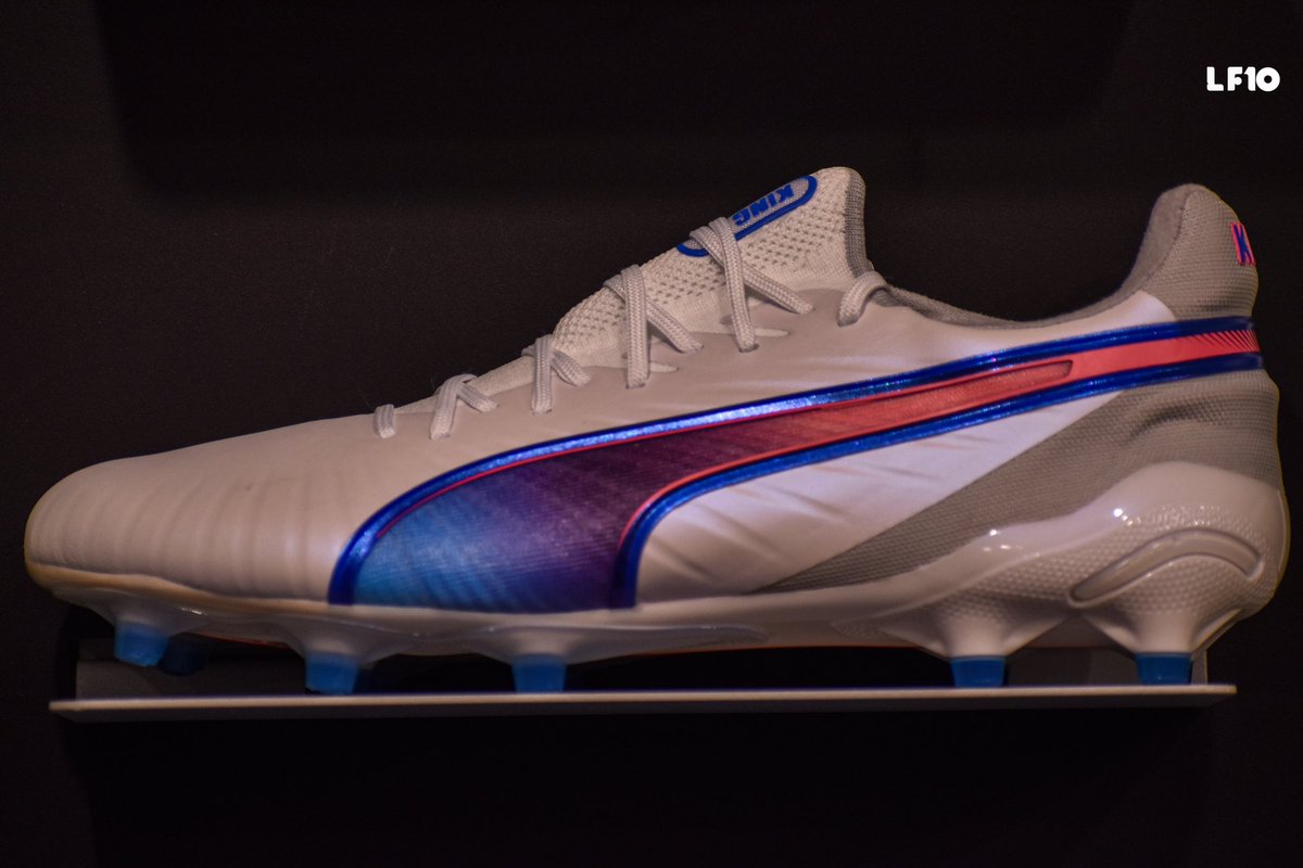 LF10_Oficial's tweet image. Clásico que nunca falla 👑⚽️ 

Las nuevas Puma King Ultimate están en LF10. Tecnología de punta y diseño icónico para que domines el balón como las leyendas. ⭐️

¡Ven por las tuyas y vive la experiencia única de esta entrega!

👑⚽️ 

#LF10