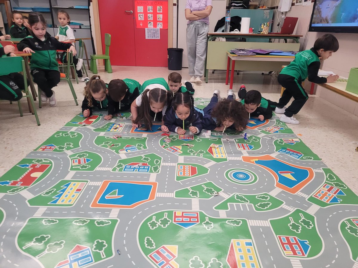 ✴️Los alumnos de 4 años trabajan la respiración como medio de relajación cuando están enfadados🌬️

#PadreJacobo 
#caminamosenesperanza