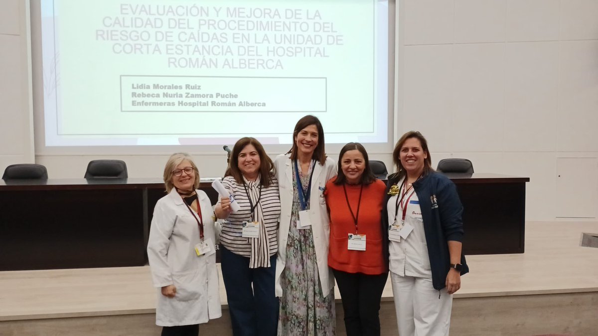 “¡Enhorabuena a nuestras compañeras de Urgencias Pediátricas por el premio ‘Incidentes que enseñan’! 🌟 Gracias por su compromiso con la seguridad del paciente y por convertir cada experiencia en una oportunidad para aprender y mejorar. 👏👏 #SeguridadDelPaciente #SOMUCA