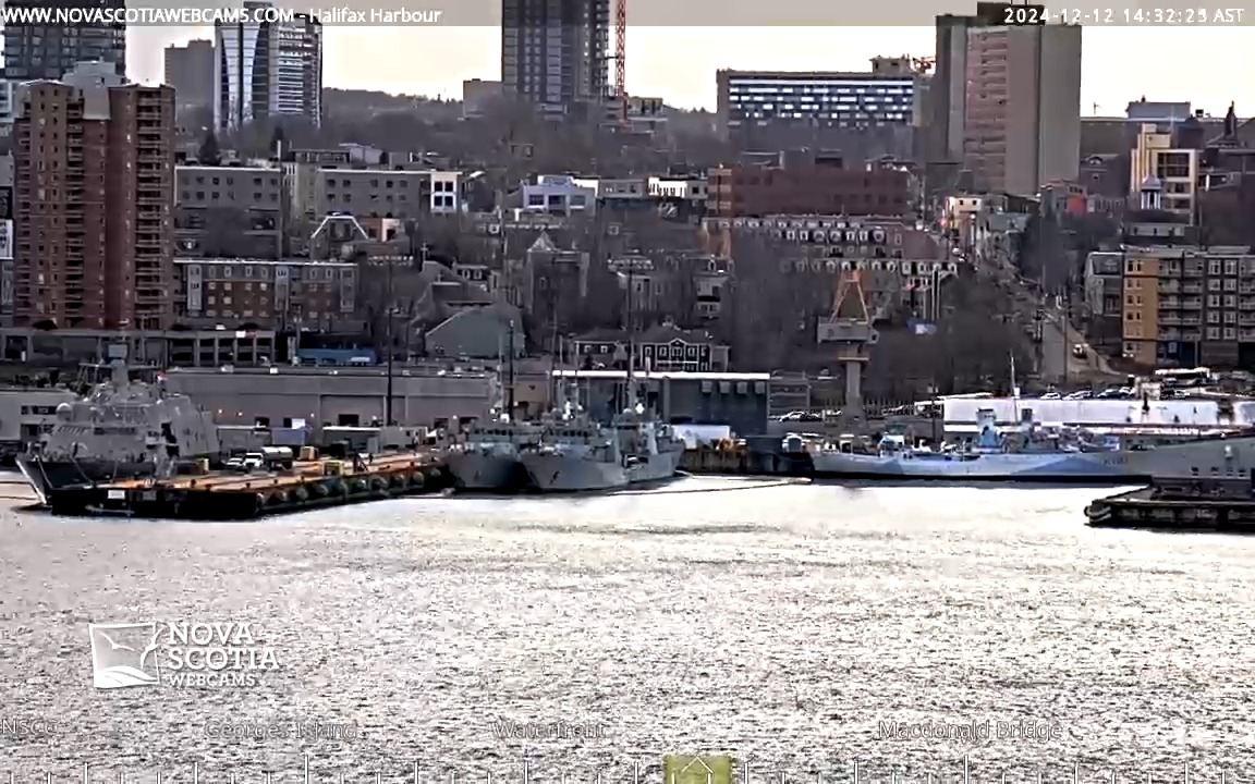 ⚓ HMCS Sackville, Canada’s Naval Memorial, is now at her winter berth, joined by the newly commissioned USS Beloit (LCS-29) 🇺🇸 &amp; Kingston-class vessels like HMCS Summerside 🇨🇦. Watch live: novascotiawebcams.com/webcams/halifa… 📹 #NovaScotia #Navy